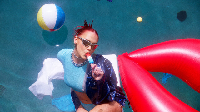 Summer so hot (Official Video)
