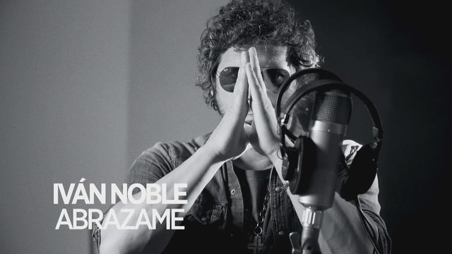 Abrazame (Lyric Video)