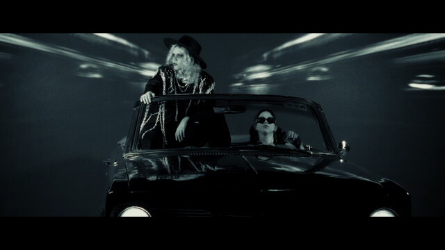 FBI (feat. Paty Cantú)