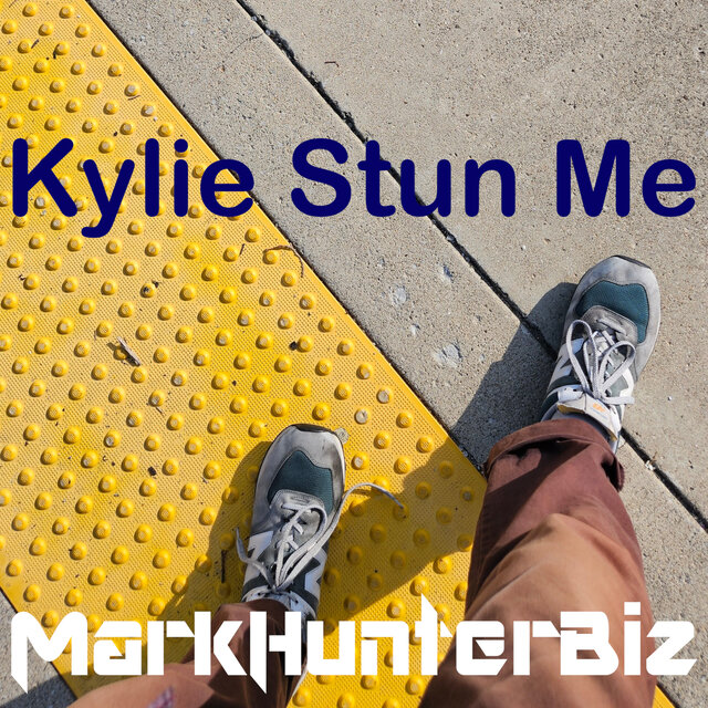 Kylie Stun Me