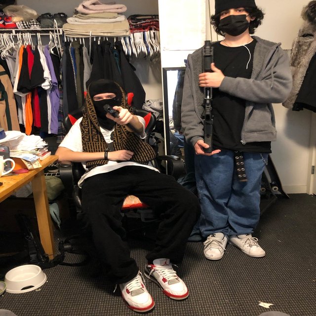 Sons (feat. 800pts)