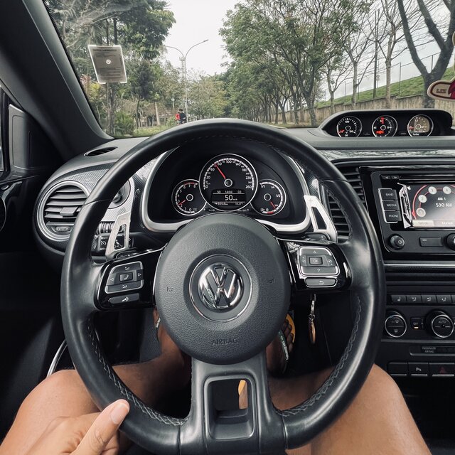 Dentro do Volkswagen