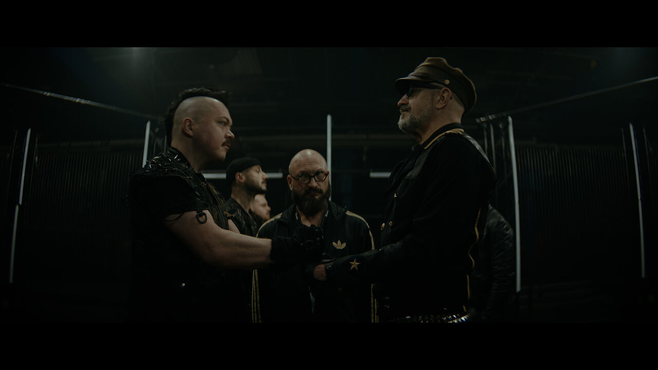 Auf die Zunge (feat. Schattenmann) (Offizielles Musikvideo)