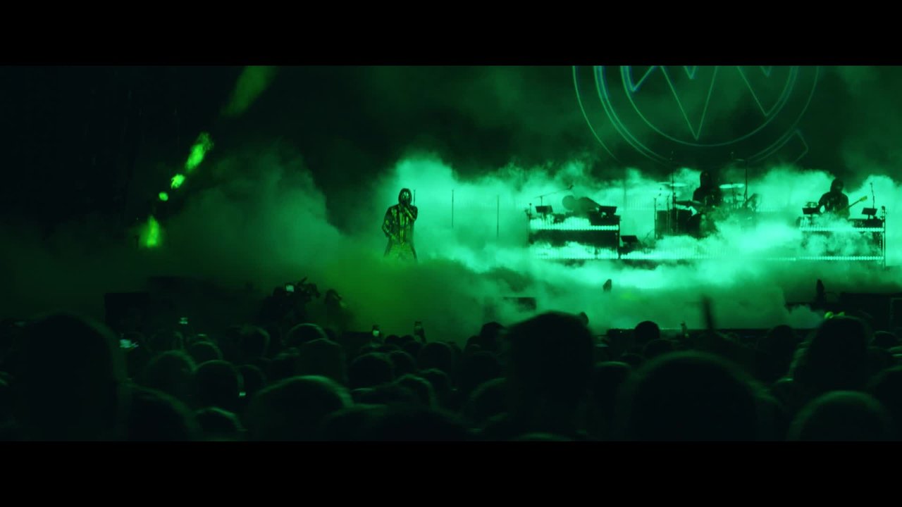 Eine kleine Bühne (Live im Ostseestadion)