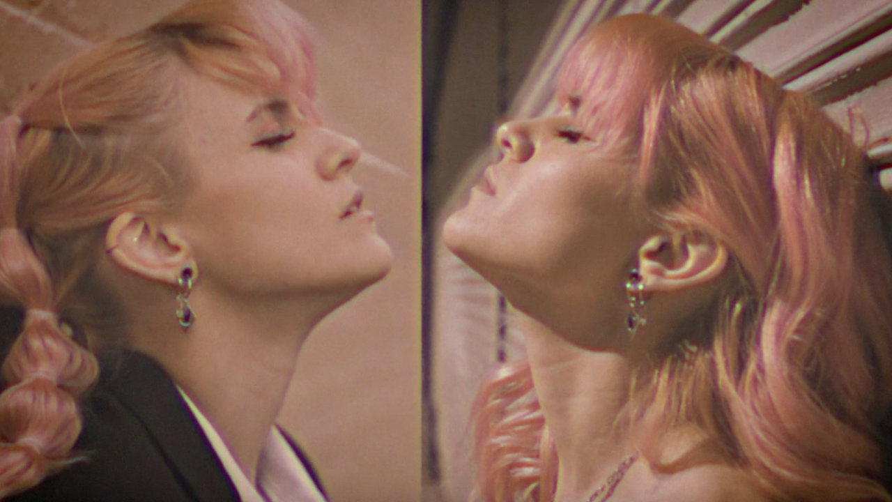 Pretty In Pink (Official Video)