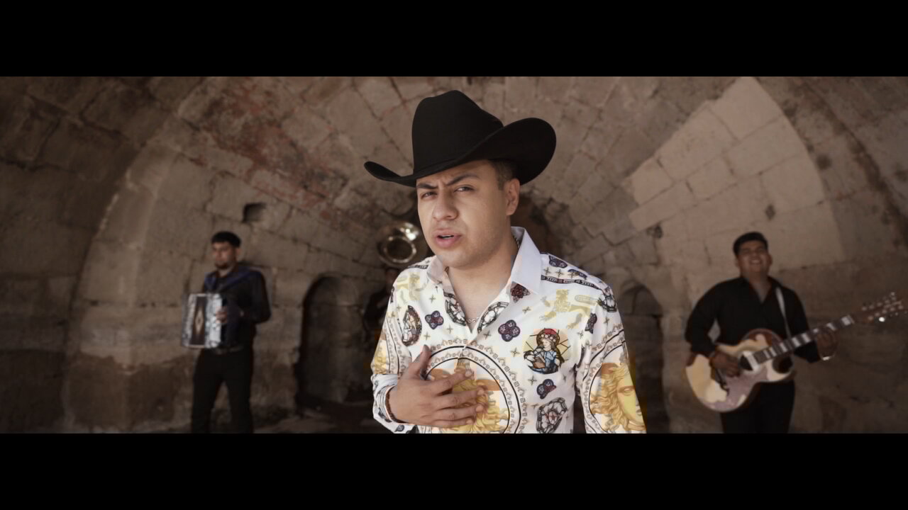 Está Llorando Mi Corazón