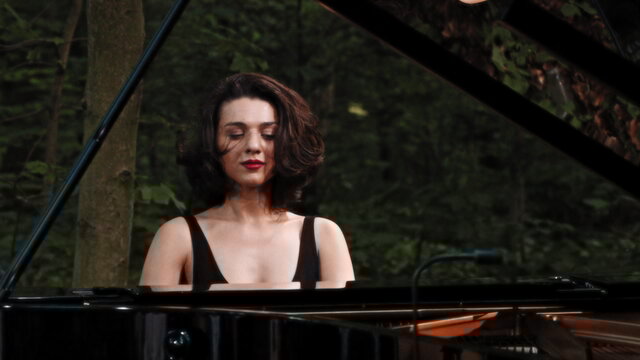 Three Movements from Petrouchka: No. 3, La semaine grasse