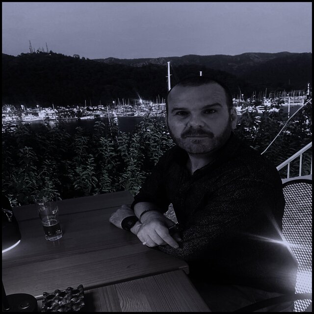 Lee James