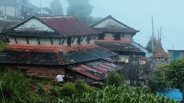 Lamjunge Dadaima Hawa Sarara (जता छ निरमाया उतै नजर)