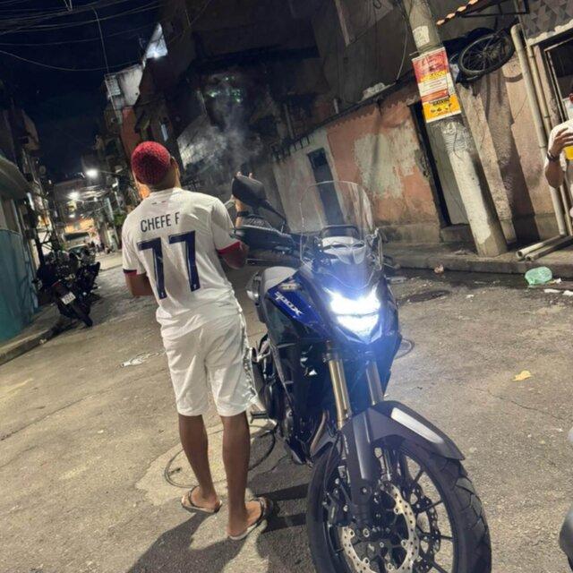 PISA NA CABEÇA DELAS