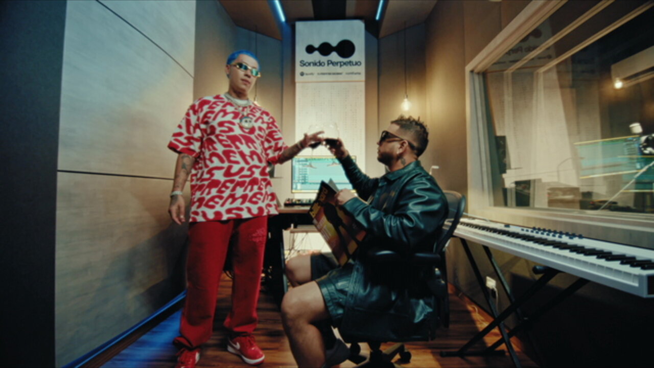 BILLBOARD