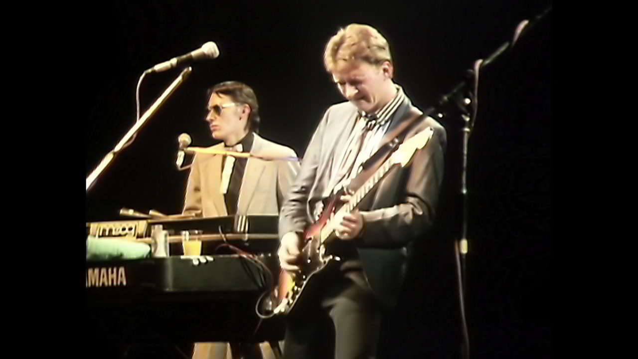 Pulling Mussels (From The Shell) (Live At The Regal Theatre, Hitchin / 1982)