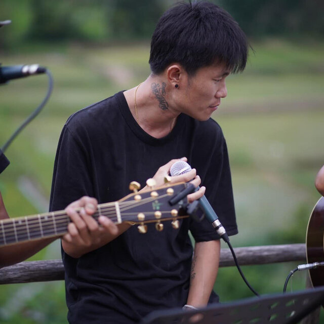 พลบค่ำที่ 18 นาฬิกา (Live Version)