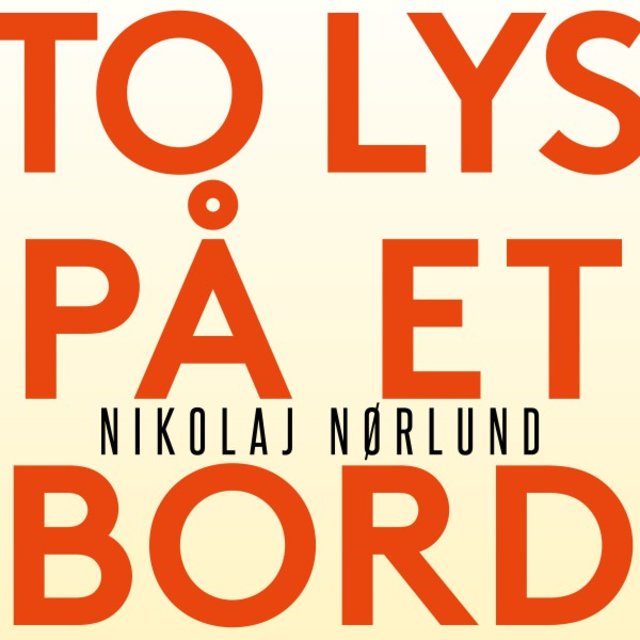 To lys på et bord