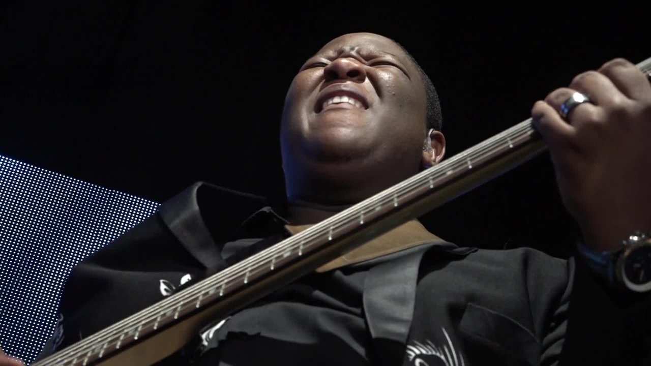 Kuwe (Live at the Sandton Convention Centre - Johannesburg, 2018) (feat. Mnqobi Nxumalo)
