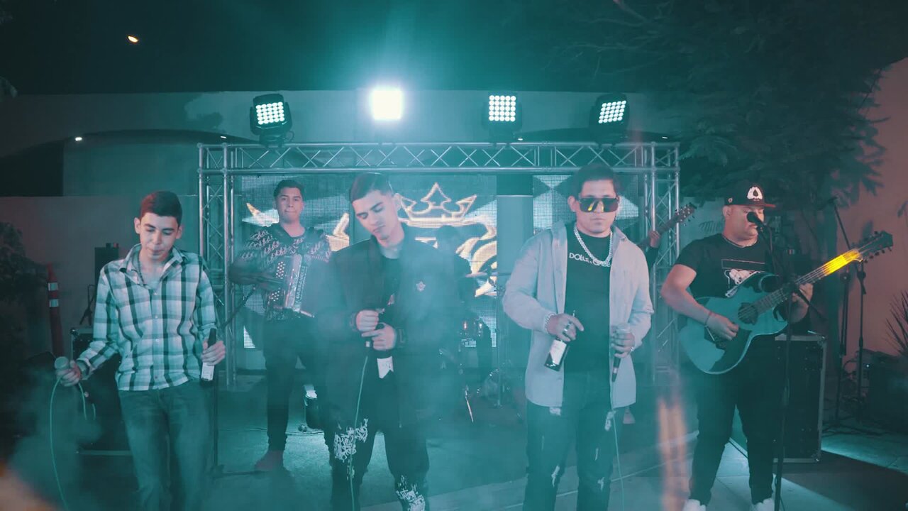 Me Subo Al Avion (feat. Alto Legado De Mexicali)