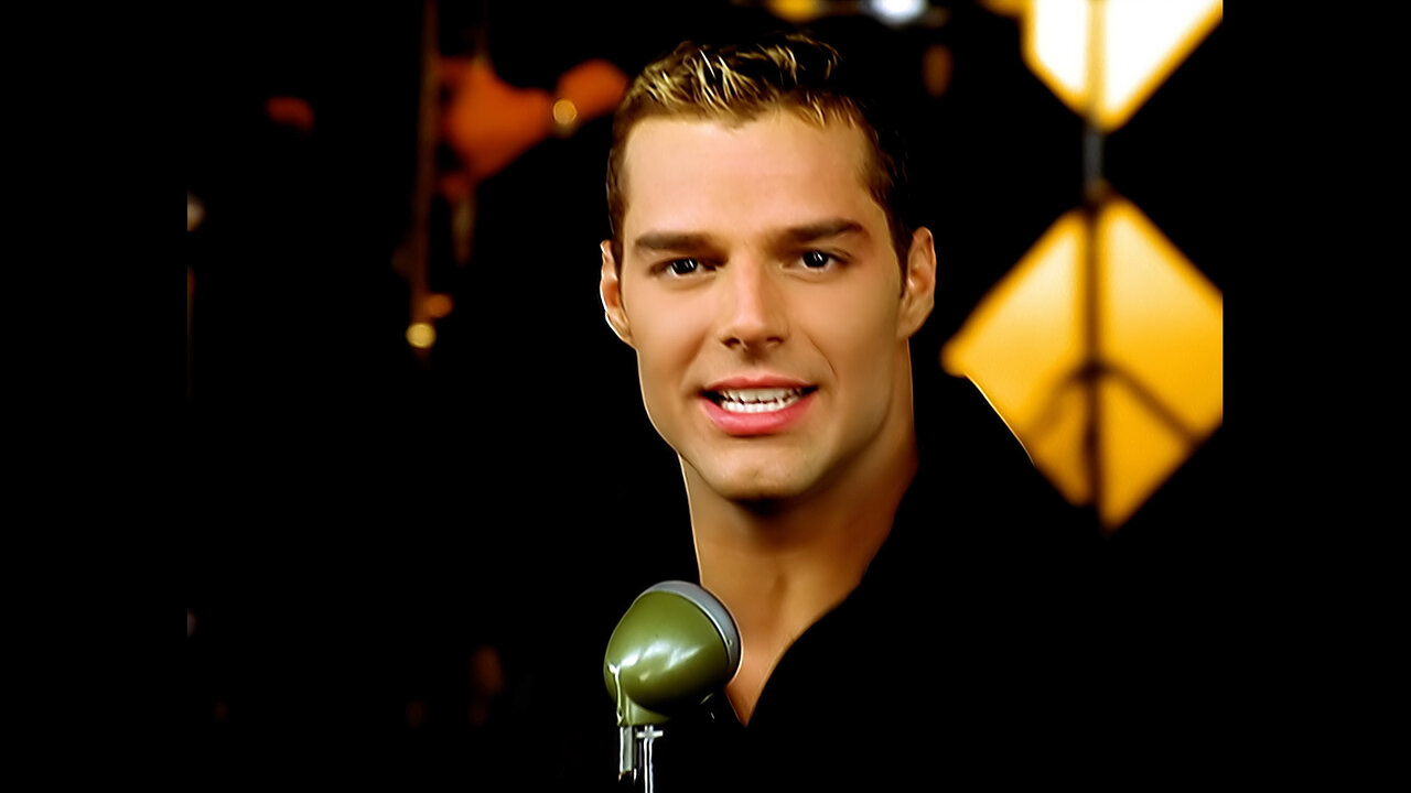 Livin' La Vida Loca (Official Video)