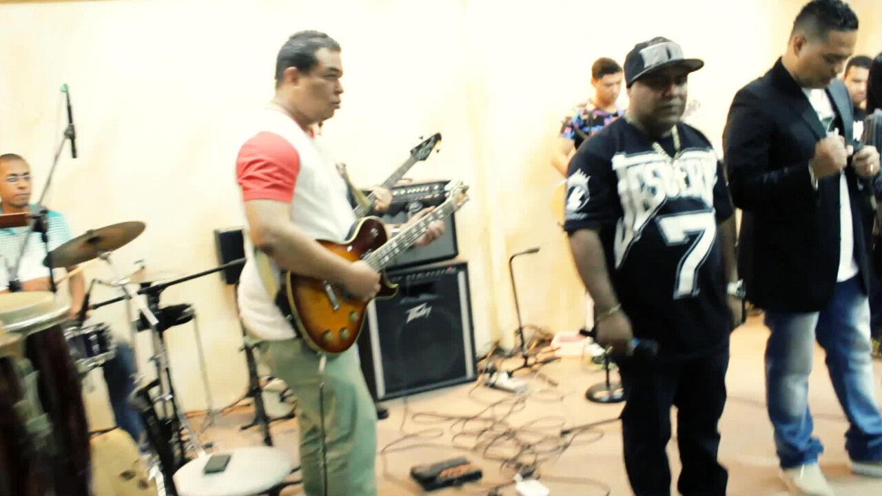 Quien como tu Jesus  (en vivo con banda)