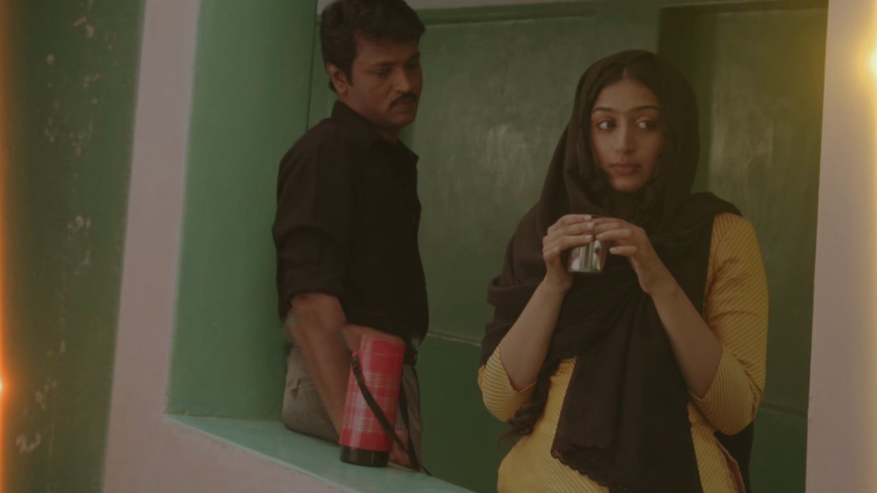 Ulagam Ninaivil Illai (Lyric Video)