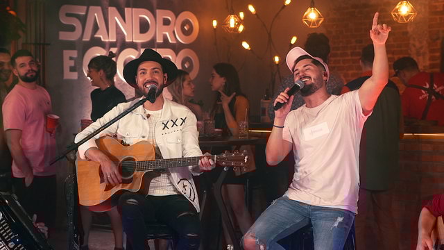 Não Olhe Assim / Cada Volta é um Recomeço (Ao Vivo)