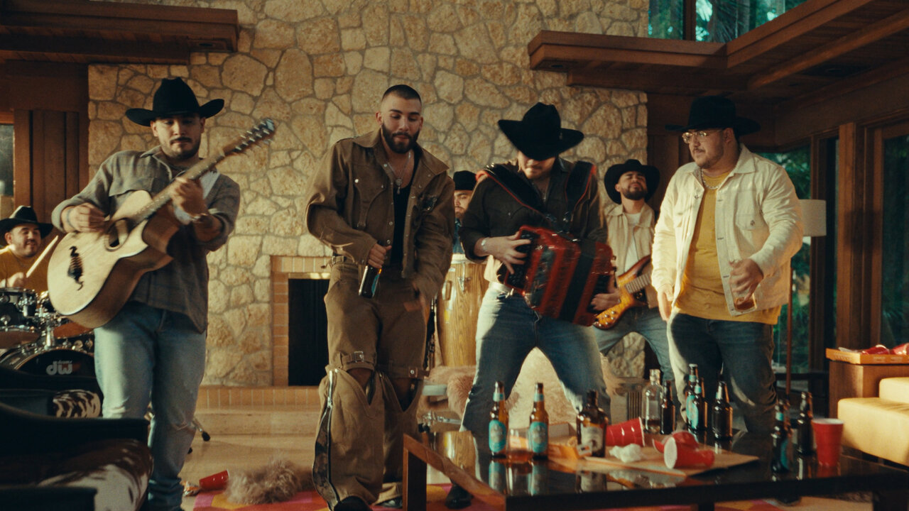 DE LUNES A LUNES (Official Video)