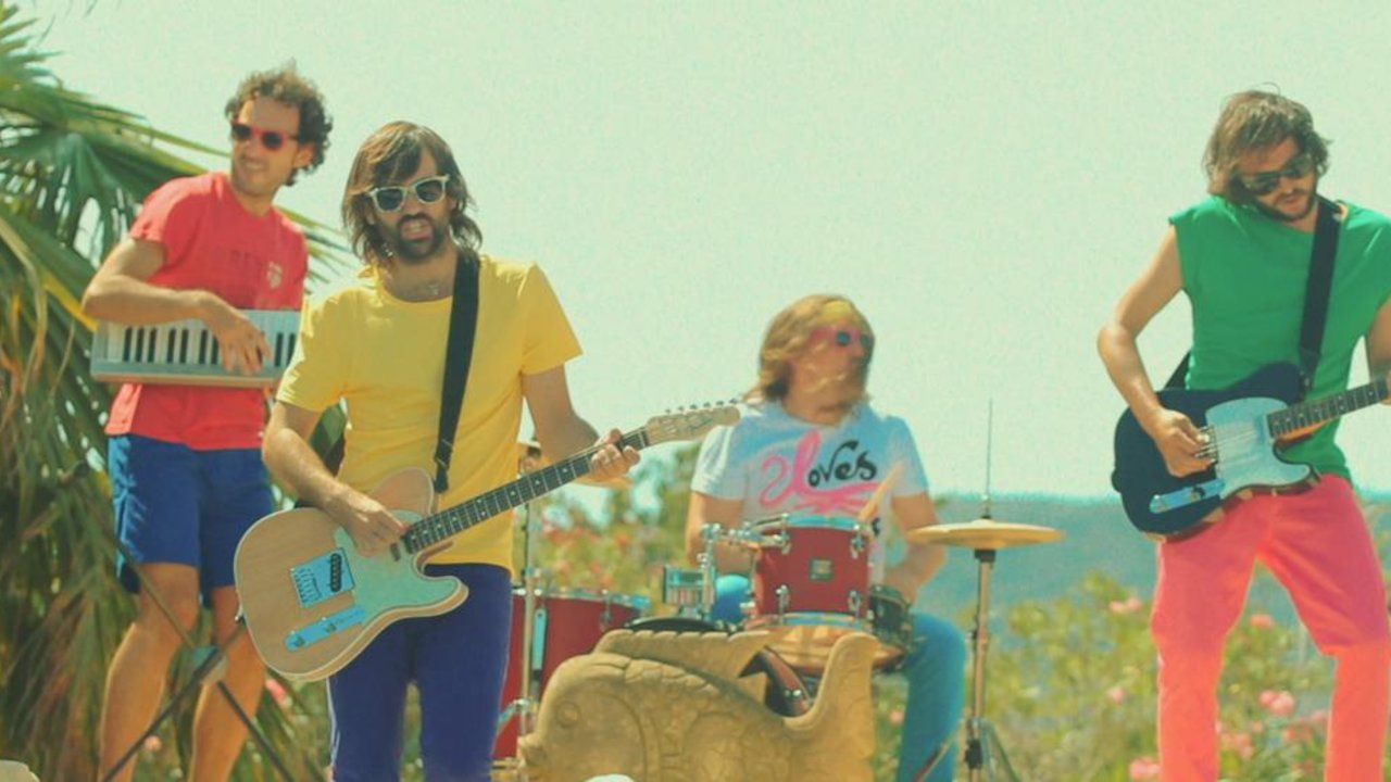 La Luna Va Y Viene (Videoclip)
