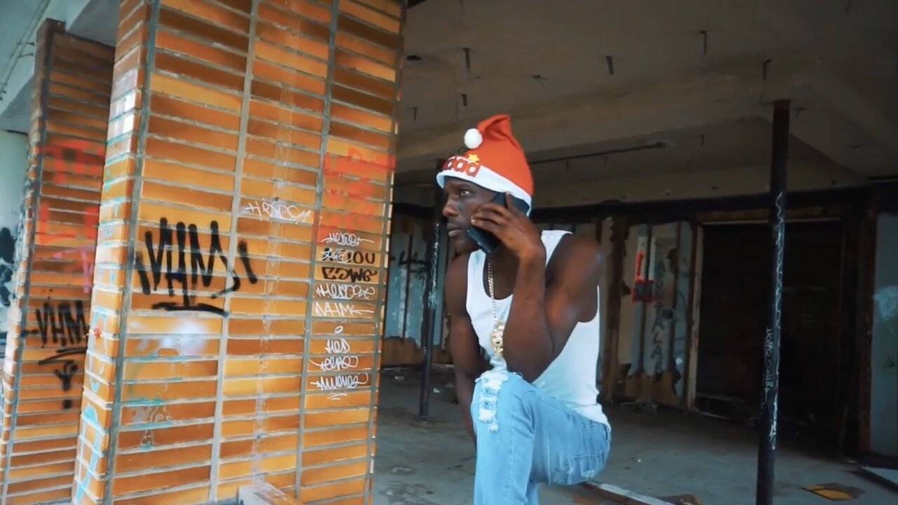 Esta Navidad (Quiero una Glock) (Video Oficial)