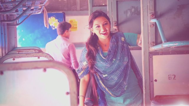 Uyir Nadhi Kalangudhae (Lyric Video)