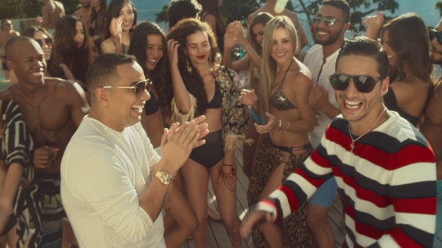 Vivo Pensando En Ti (feat. Maluma)