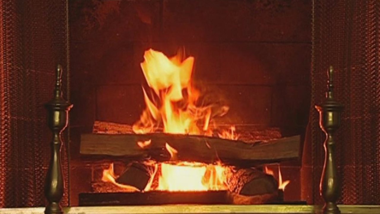 The Mistletoe Jam (Everybody Kiss Somebody) (Yule Log Version)