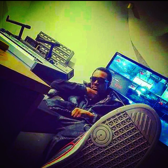 Wat up (feat. Scarborough)_[Klout]