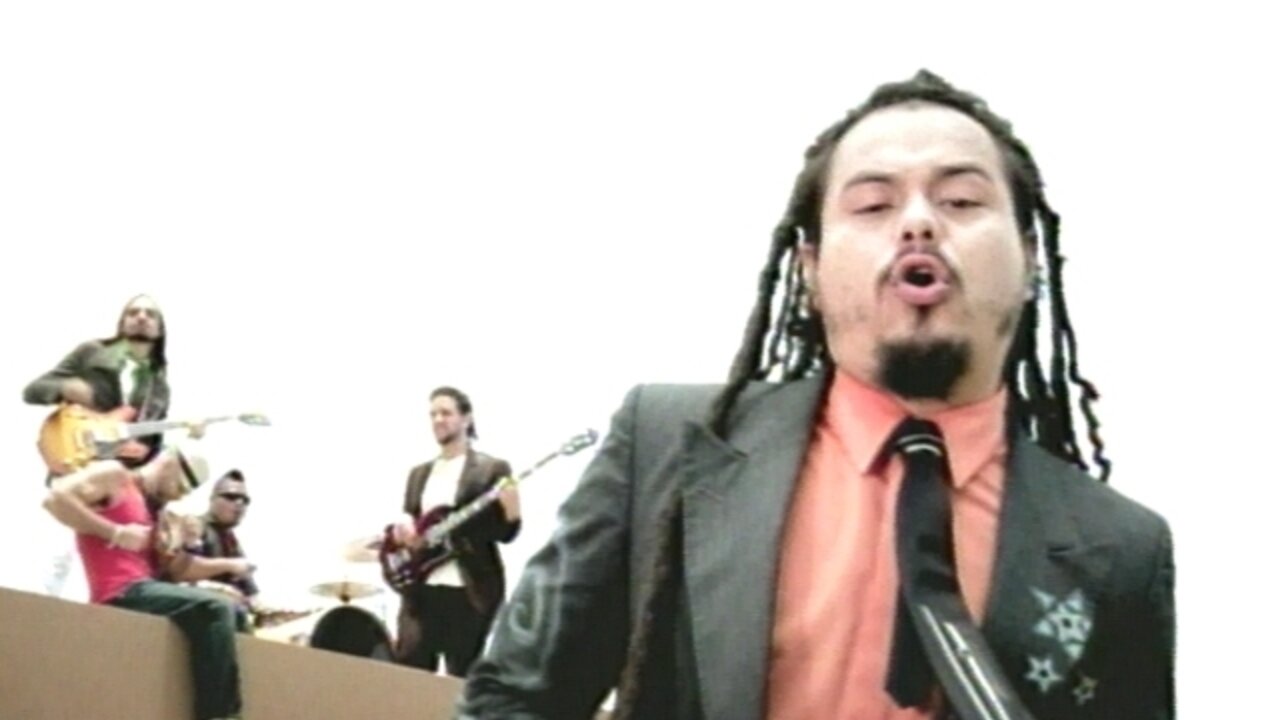 Tu Sabes Muy Bien (La Nalga) (Closed-Captioned)