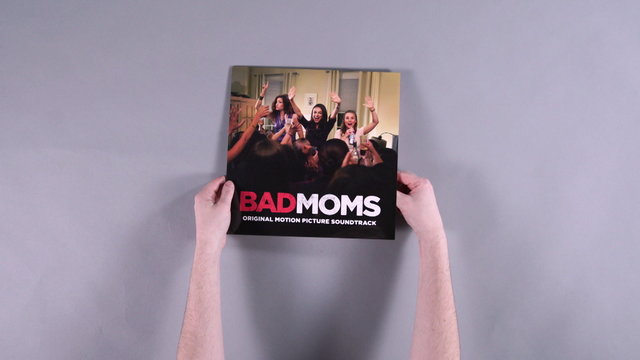 Vinyl Unboxing: Bad Moms (Original Motion Picture Soundtrack)