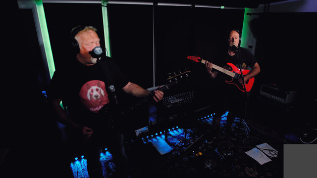 I Bet You Look Good On The Dancefloor (Live Cover)