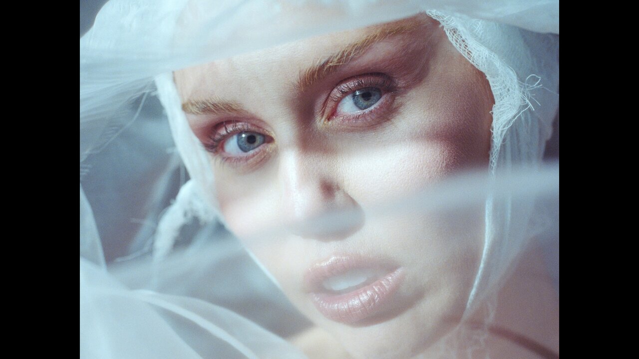 Secrets (feat. Lindsey Buckingham & Mick Fleetwood) (Official Video)