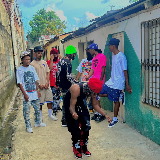 Nos Calentamos (feat. Junior Gants)
