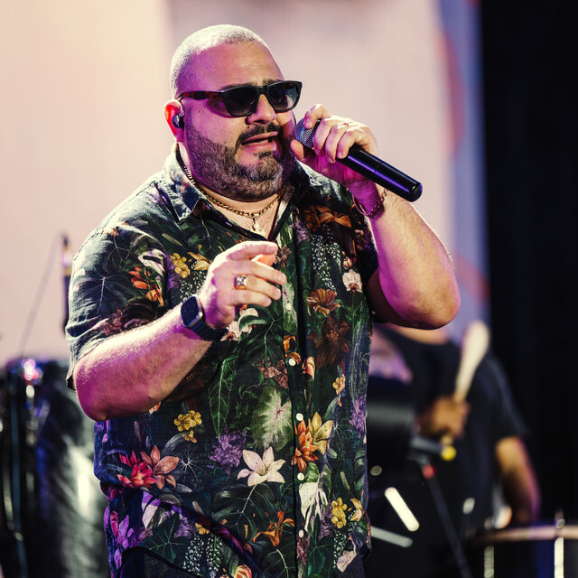 Naquela Mesa / O Show Tem Que Continuar / Gostoso Veneno / Eu e Você Sempre / Beijo Doce (Ao Vivo)