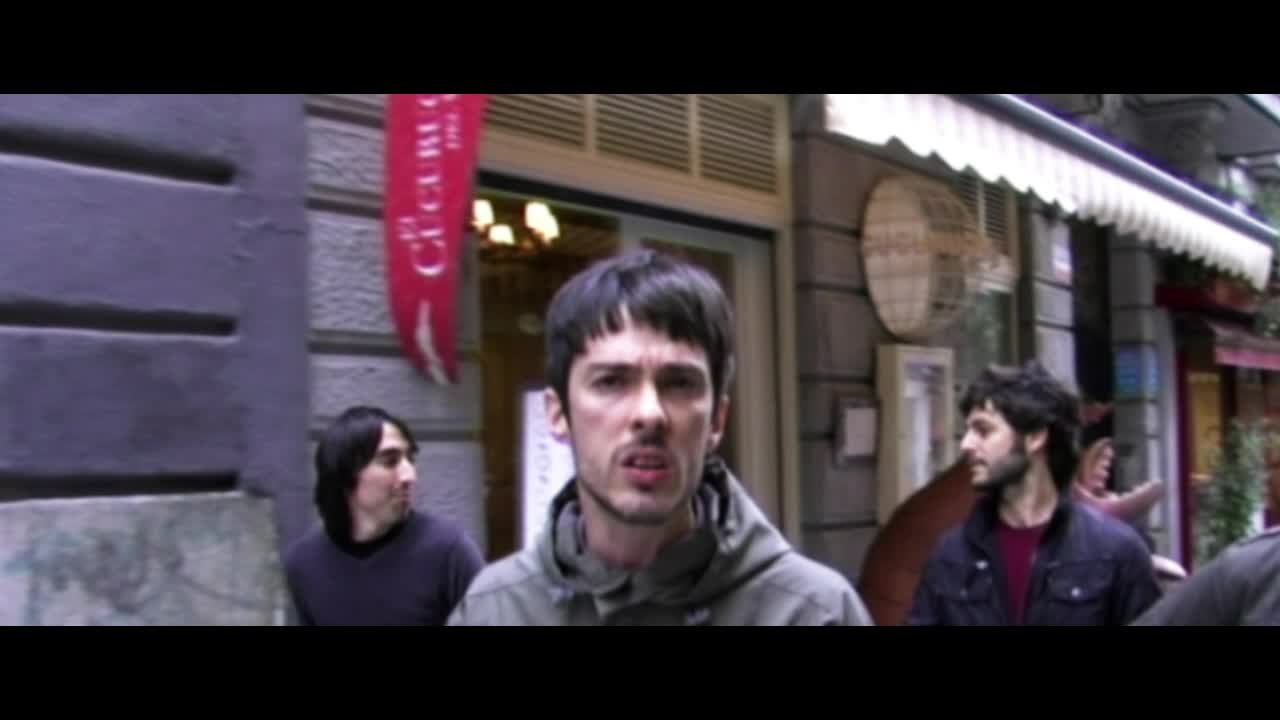 Otro Día en el Mundo (Videoclip Oficial)