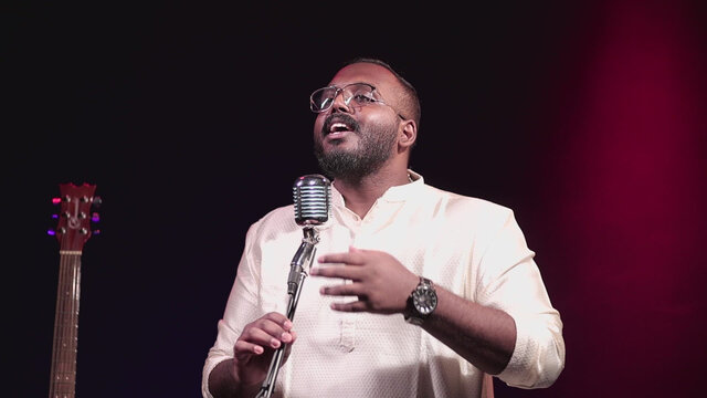 Adavi Tharukkalin Idayil