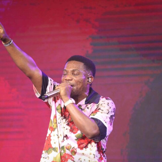 Amahimo (Live)