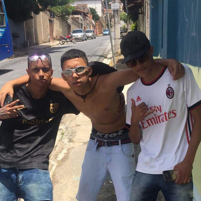 De Treta Em Treta 