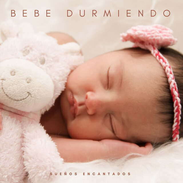 Bebe Durmiendo: Sueños Encantados