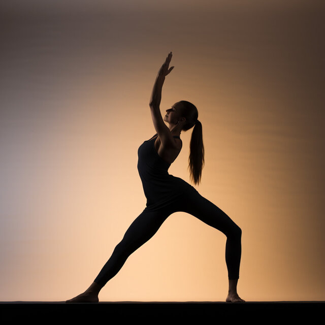 Flujo Armónico: Equilibrio De Trueno De Yoga