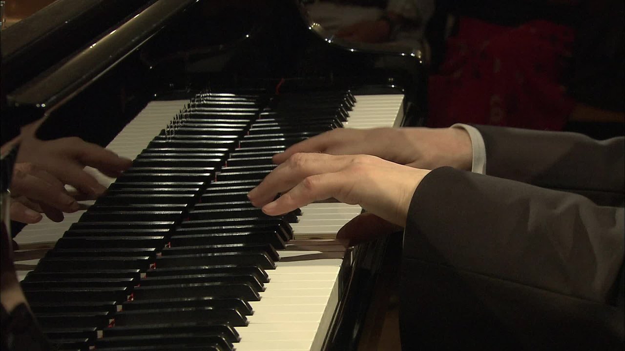 J.S. Bach: French Suite No. 2 in C Minor, BWV 813: V. Menuet I/II