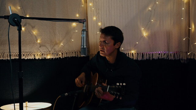 The Girl That Never Was (Acoustic)