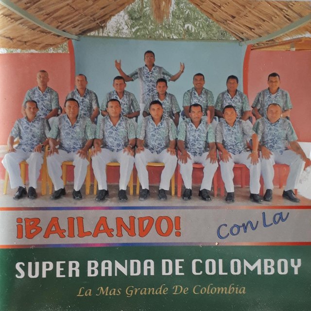Bailando Con la Super Banda de Colomboy
