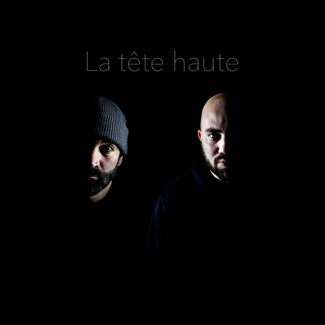 La tête haute