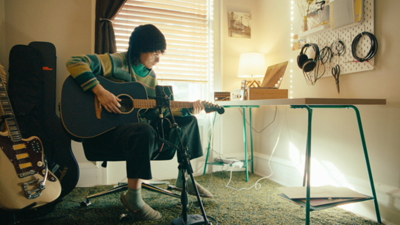 let them know they're on your mind (acoustic) [Visualizer Video]