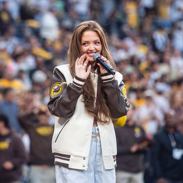 The Star Spangled Banner (Sung at Padres / Dodgers Playoff Game)