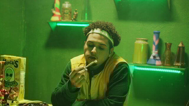 Mucha Weed (feat. Viti)